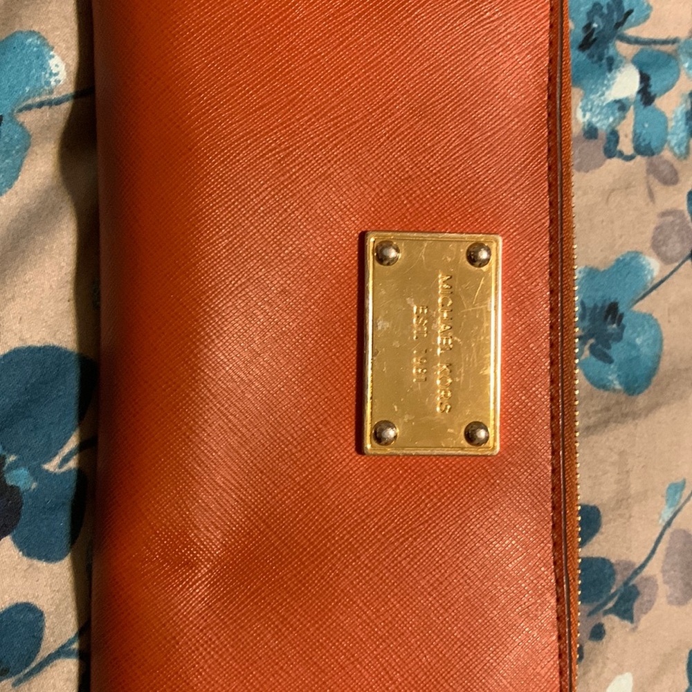 MK brown woman’s wallet worn/ used